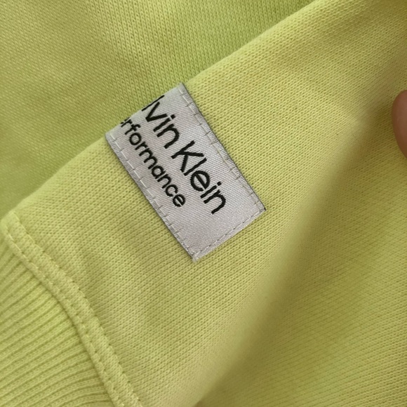 Calvin Klein Cropped Sweatshirt in Lemonade Size XL - Picture 2 of 6